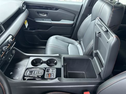 New 2026 Honda Pilot TrailSport image 18