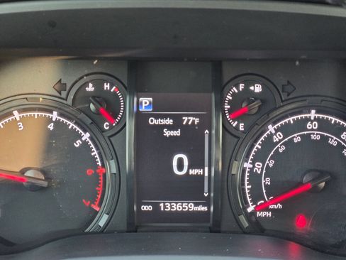 Used 2020 Toyota 4Runner SR5 Premium w/ Moonroof Package RWD image 30