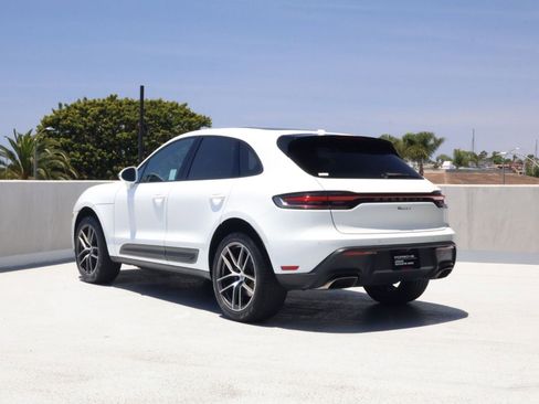 Certified 2025 Porsche Macan AWD/4WD image 3