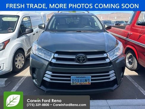 Used 2017 Toyota Highlander XLE AWD/4WD image 2
