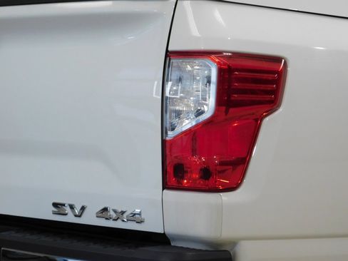 Used 2017 Nissan Titan SV image 83