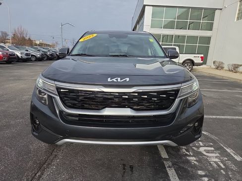 Used 2022 Kia Seltos EX image 3