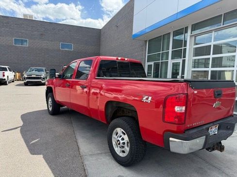 Used 2011 Chevrolet Silverado 2500 LT w/ Interior Plus Package AWD/4WD image 4