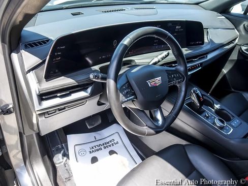 Used 2025 Cadillac XT4 Premium Luxury FWD image 11