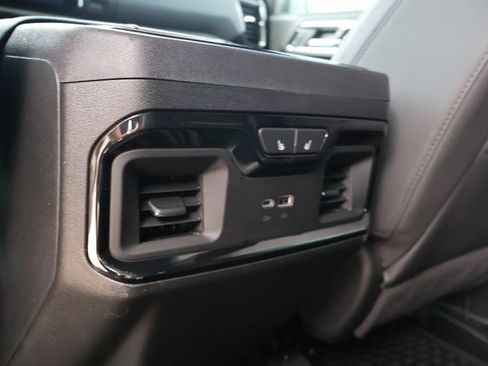 Used 2024 GMC Sierra 1500 AT4 w/ Technology Package AWD/4WD image 9