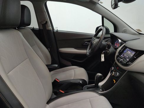 Used 2021 Chevrolet Trax LT FWD image 21