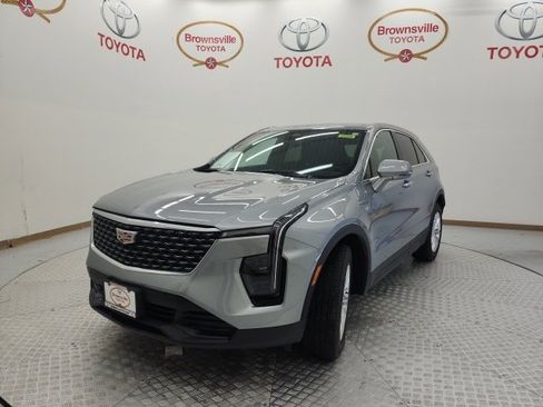 Used 2024 Cadillac XT4 Luxury w/ Cold Weather Package image 2