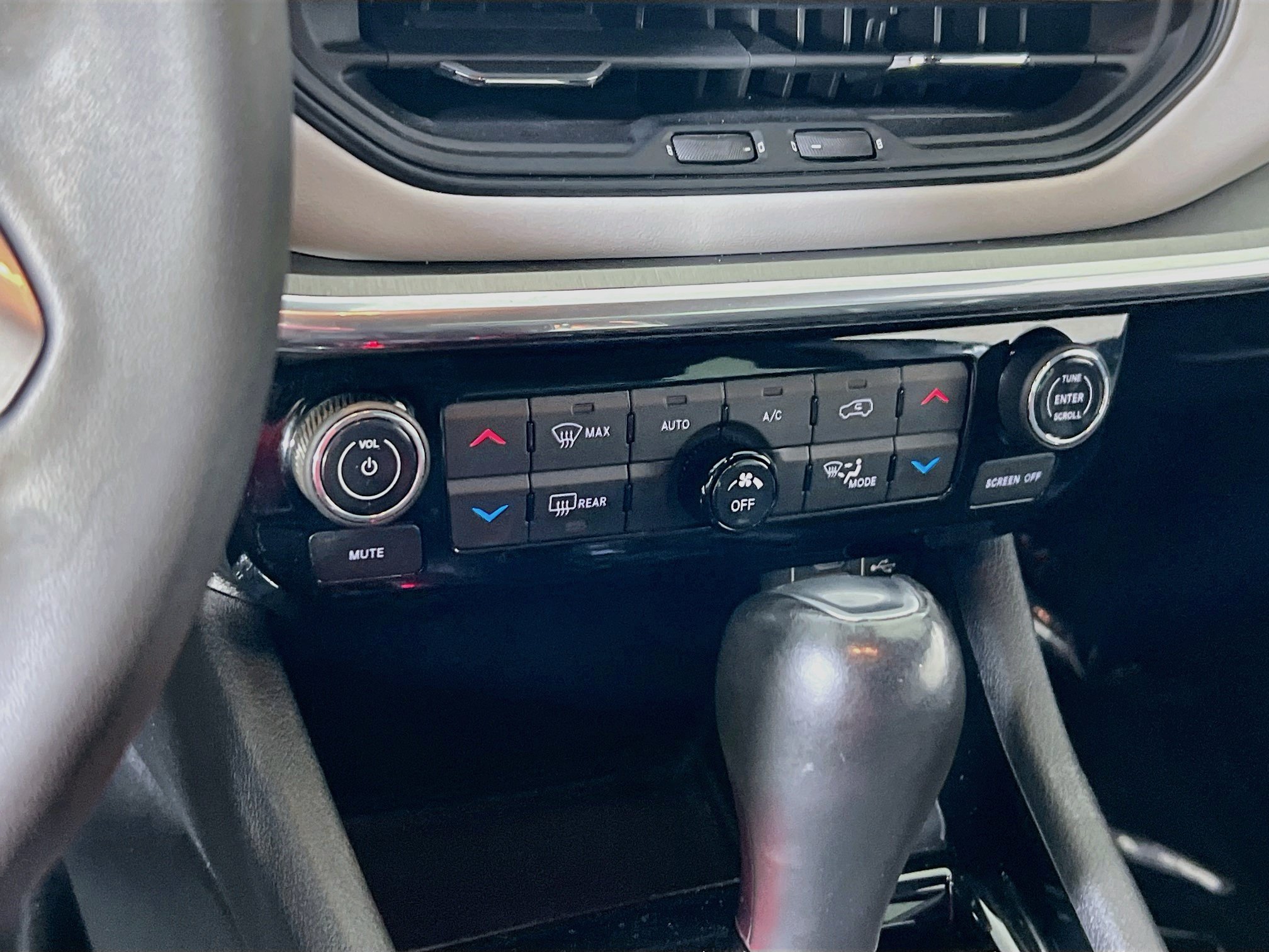 Used 2023 Jeep Compass Limited w/ Sun and Sound Group AWD/4WD image 15