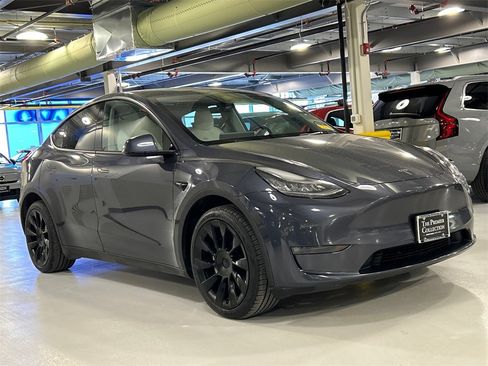 Used 2023 Tesla Model Y Long Range image 1
