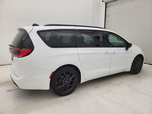 Used 2024 Chrysler Pacifica Touring-L w/ S Appearance Package image 17
