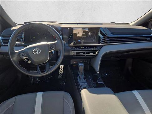 Used 2025 Toyota Camry SE image 18