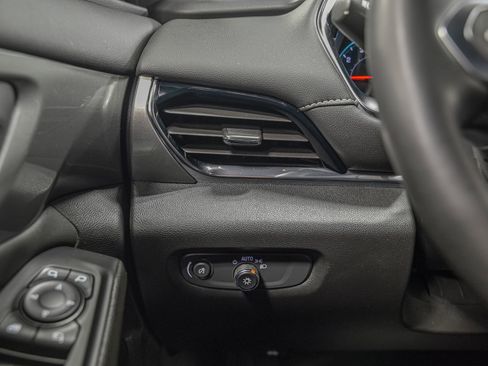 Used 2023 Chevrolet Traverse LT w/ LT Premium Package image 18