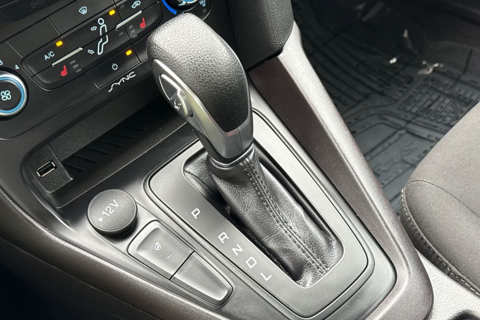Used 2018 Ford Focus SE w/ Cold Weather Package FWD image 20