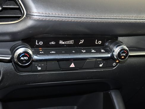Used 2024 MAZDA MAZDA3 s FWD image 29