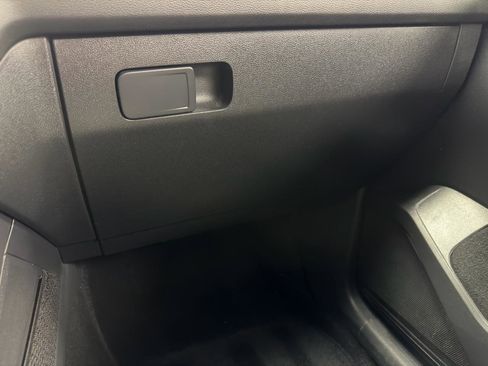 Used 2019 Volkswagen Tiguan S FWD image 23