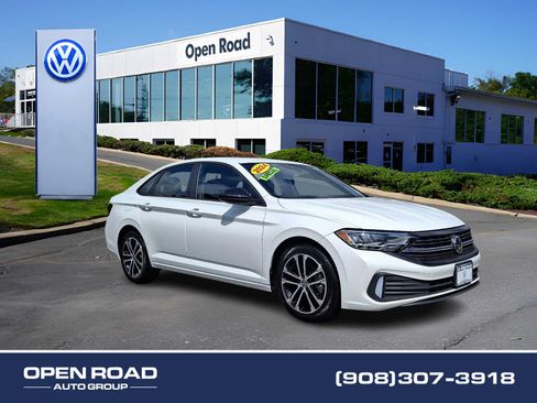 Used 2024 Volkswagen Jetta Sport FWD image 1