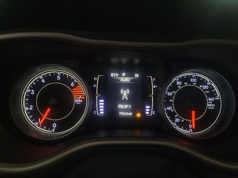 Used 2017 Jeep Cherokee Latitude FWD image 23