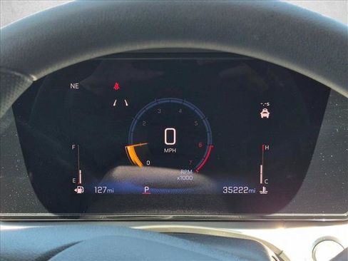Used 2025 Chevrolet Trax LT FWD image 11