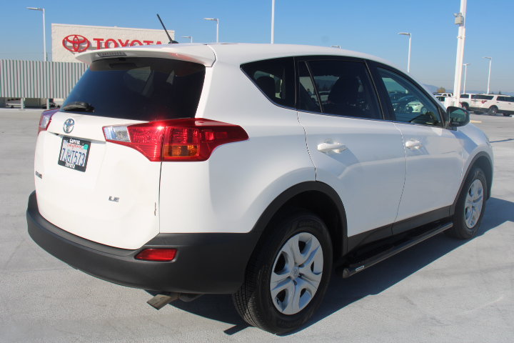 Used 2015 Toyota RAV4 LE FWD image 3