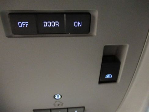 Used 2018 GMC Sierra 1500 SLT w/ SLT Preferred Package image 31