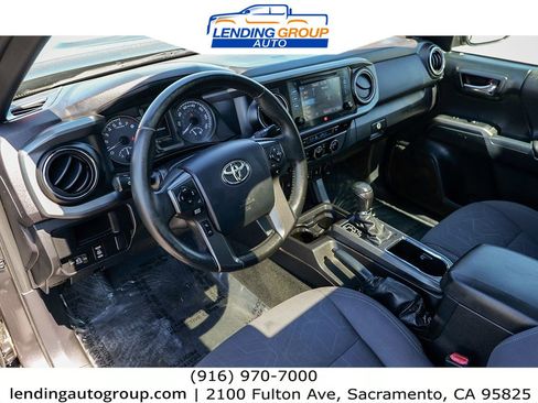 Used 2016 Toyota Tacoma TRD Sport image 16