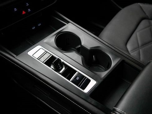 Used 2024 Volkswagen Atlas Cross Sport SE image 31