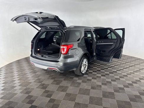 Used 2017 Ford Explorer XLT w/ Equipment Group 202A AWD/4WD image 15
