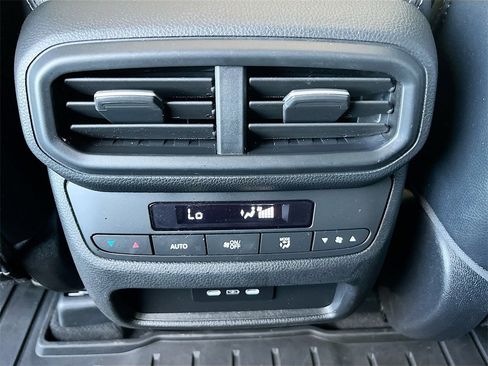 Used 2024 Honda Pilot Touring image 24