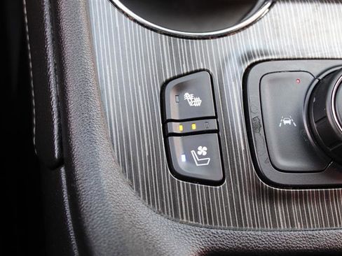 Used 2021 GMC Acadia SLT w/ Elevation Edition AWD/4WD image 28