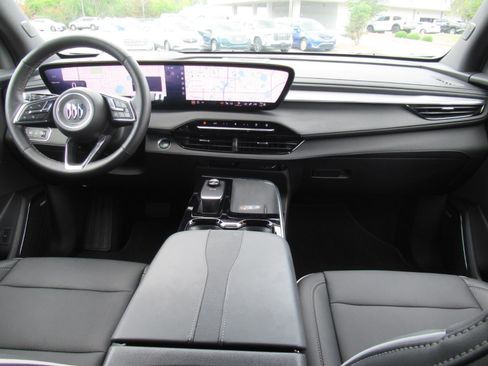 Used 2025 Buick Enclave Preferred w/ Power Package FWD image 12