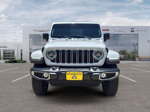 Used 2026 Jeep Wrangler Unlimited Sahara AWD/4WD image 8