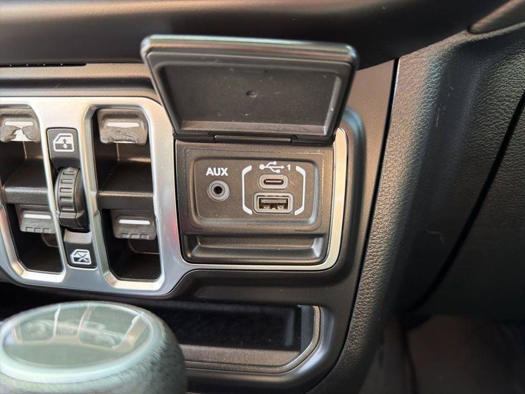Used 2021 Jeep Gladiator Overland w/ Safety Group AWD/4WD image 37