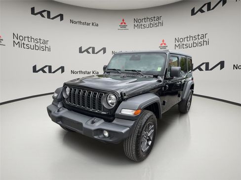 Used 2025 Jeep Wrangler Unlimited Sport AWD/4WD image 11