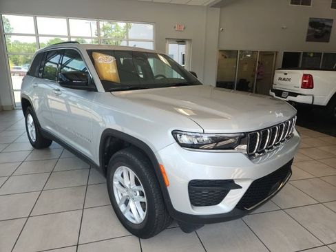 Certified 2025 Jeep Grand Cherokee Laredo X w/ Luxury Tech Group I RWD image 2