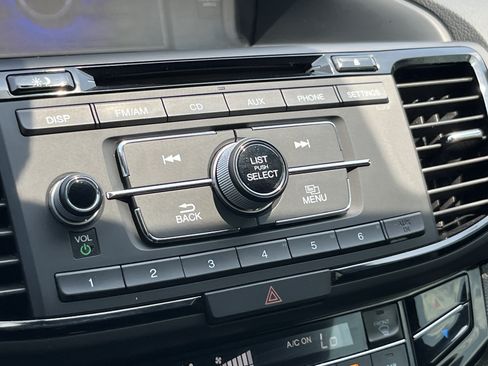 Used 2017 Honda Accord Sport Special Edition image 28