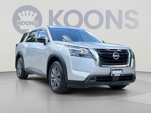 Used 2024 Nissan Pathfinder S AWD/4WD image 10