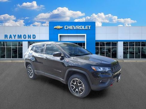 Used 2024 Jeep Compass Trailhawk AWD/4WD image 10
