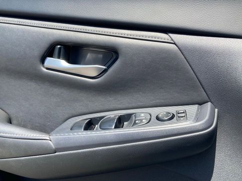 Used 2024 Nissan Sentra SV image 11