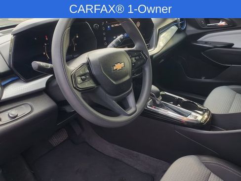 Used 2025 Chevrolet Trax LT FWD image 11