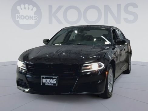 Used 2019 Dodge Charger SXT RWD image 4