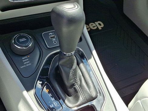 Used 2021 Jeep Cherokee Limited AWD/4WD image 17