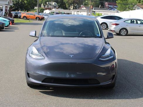 Used 2023 Tesla Model Y Long Range AWD/4WD image 2