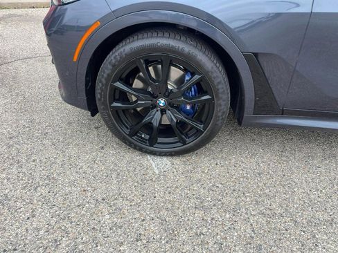 Used 2022 BMW X7 M50i w/ Luxury Seating Package image 7