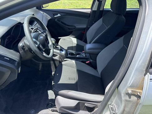Used 2013 Ford Focus SE FWD image 9