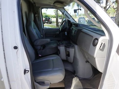 Used 2014 Ford E-350 and Econoline 350 Super Duty RWD image 3