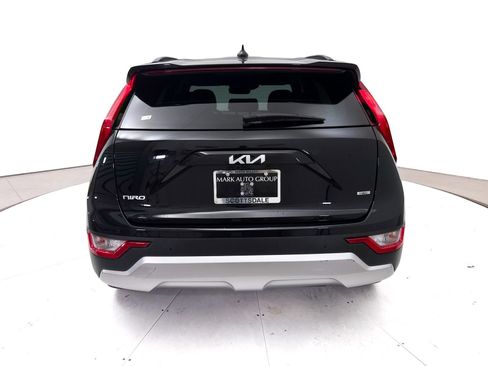 Certified 2025 Kia Niro EX FWD image 17