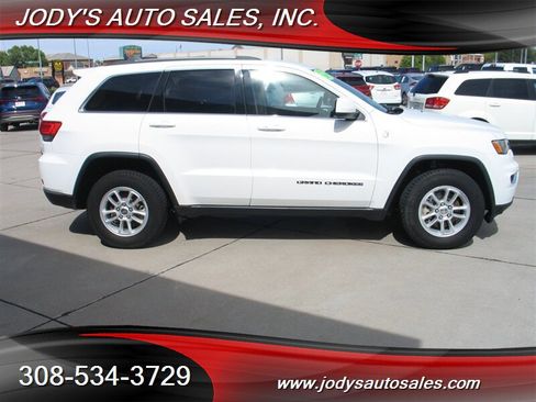 Used 2019 Jeep Grand Cherokee Laredo AWD/4WD image 32