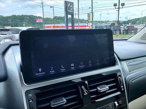 Used 2023 Lexus GX 460 Premium w/ Accessory Package AWD/4WD image 31