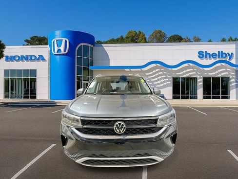 Used 2022 Volkswagen Taos SE image 3