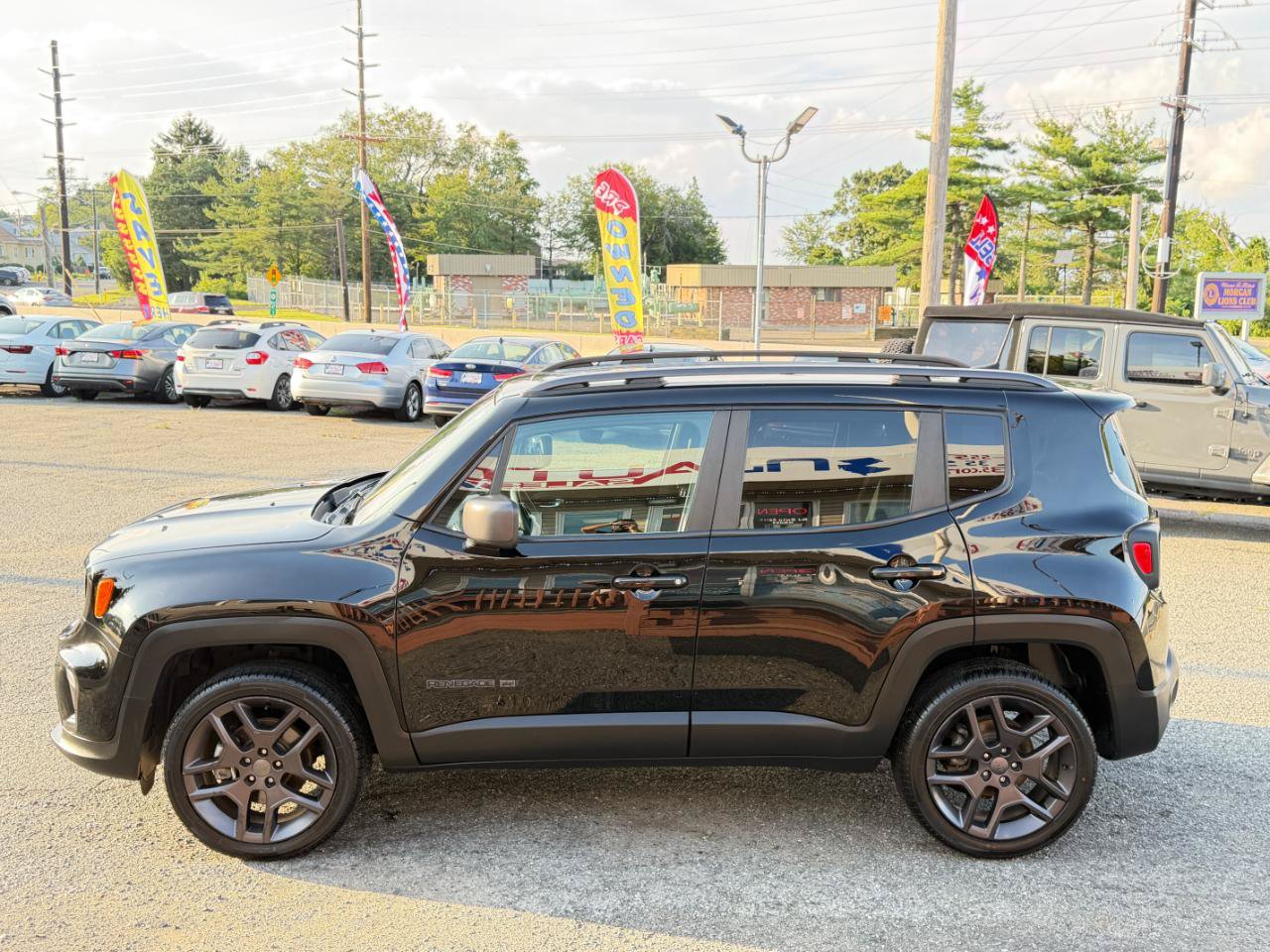 Used 2021 Jeep Renegade Latitude AWD/4WD image 7